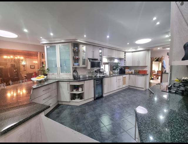 3 BEDROOM HOUSE FOR SALE IN VANDERBIJLPARK SE 4